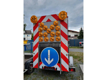 트레일러 LED Nissen VZ616 B3 Verkehrsleittafel Verkehrsleitanhänger Absperrtafel Verkehrssicherungsanhänger Verkehrssicherung Leittafel : 사진 3 트레일러 LED Nissen VZ616 B3 Verkehrsleittafel Verkehrsleitanhänger Absperrtafel Verkehrssicherungsanhänger Verkehrssicherung Leittafel : 사진 3