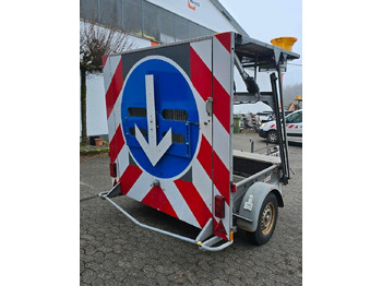 트레일러 Nissen Mersch LED Absperrtafel FAT Sperrwand Fahrbare Verkehrsleitanhänger Verkehrssicherungsanhänger Verkehrsleittafel Verkehrssicherung Baustellenabsicherung : 사진 3 트레일러 Nissen Mersch LED Absperrtafel FAT Sperrwand Fahrbare Verkehrsleitanhänger Verkehrssicherungsanhänger Verkehrsleittafel Verkehrssicherung Baustellenabsicherung : 사진 3