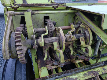 정사각 베일러 CLAAS