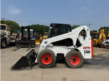 스키드 스티어 로더 BOBCAT S300