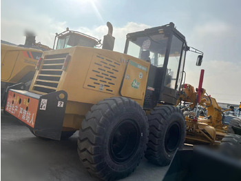 그레이더 XCMG GR1803