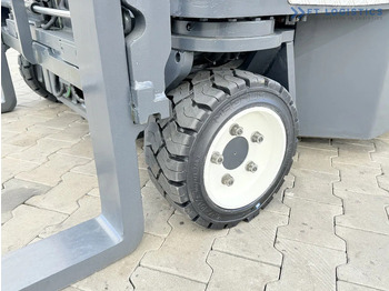 4방향 리치 트럭 Combilift C3000CB / GAS / TRIPLEX 4900MM / FREE LIFT / FORK POSITIONER / SIDE SHIFT / EXCELLENT CONDITION / Wide range of four-way and sid : 사진 4