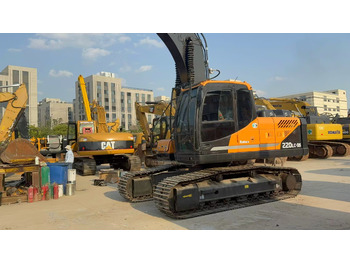 크롤러 굴삭기 HYUNDAI R220LC-9S : 사진 4