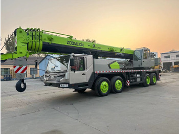 모바일 크레인 ZOOMLION ZTC700V