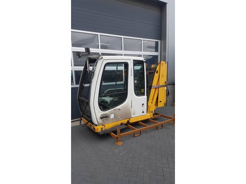 운전실 및 내부 LIEBHERR