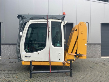 운전실 및 내부 LIEBHERR