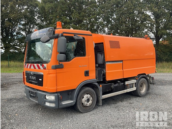거리 청소 차량 MAN TGL 12.220