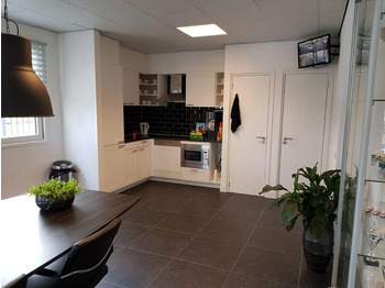 작업장 장비 Bosch 100M2 COMPLETE OFFICE UNIT, FOTOS BEFORE AND AFTER / 2OFFICE + TOILET + KITCHEN + KANTOOR : 사진 5 작업장 장비 Bosch 100M2 COMPLETE OFFICE UNIT, FOTOS BEFORE AND AFTER / 2OFFICE + TOILET + KITCHEN + KANTOOR : 사진 5