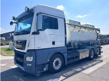 진공 흡입 트럭 MAN TGX 26.560