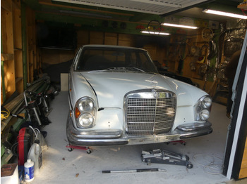 차량 MERCEDES-BENZ