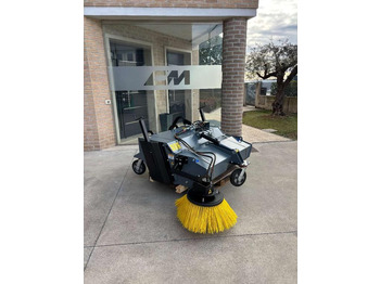 신규 빗자루 스키드 스티어 로더 용 CM Crusher CSI 125 Sweeping Bucket : 사진 2 신규 빗자루 스키드 스티어 로더 용 CM Crusher CSI 125 Sweeping Bucket : 사진 2