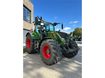 장궤형 트랙터 FENDT 724 Vario
