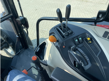 장궤형 트랙터 Massey Ferguson 5712M 4WD Cab Essential : 사진 3