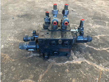 스티어링 트럭 용 MAN STEERING VALVE  81.47103-6031 : 사진 2 스티어링 트럭 용 MAN STEERING VALVE  81.47103-6031 : 사진 2