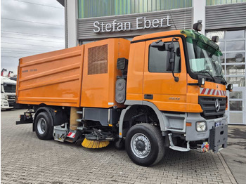 거리 청소 차량 Mercedes-Benz Actros 2032 A 4x4 Bucher STKF 9500 Airport 30x : 사진 4 거리 청소 차량 Mercedes-Benz Actros 2032 A 4x4 Bucher STKF 9500 Airport 30x : 사진 4
