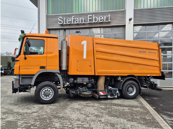 거리 청소 차량 Mercedes-Benz Actros 2032 A 4x4 Bucher STKF 9500 Airport : 사진 4