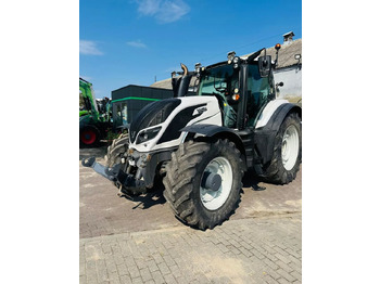 장궤형 트랙터 VALTRA T254