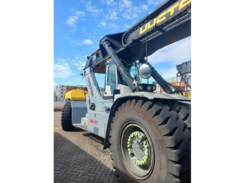 리치 스태커 HYSTER