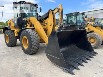 휠 로더 CATERPILLAR 938M