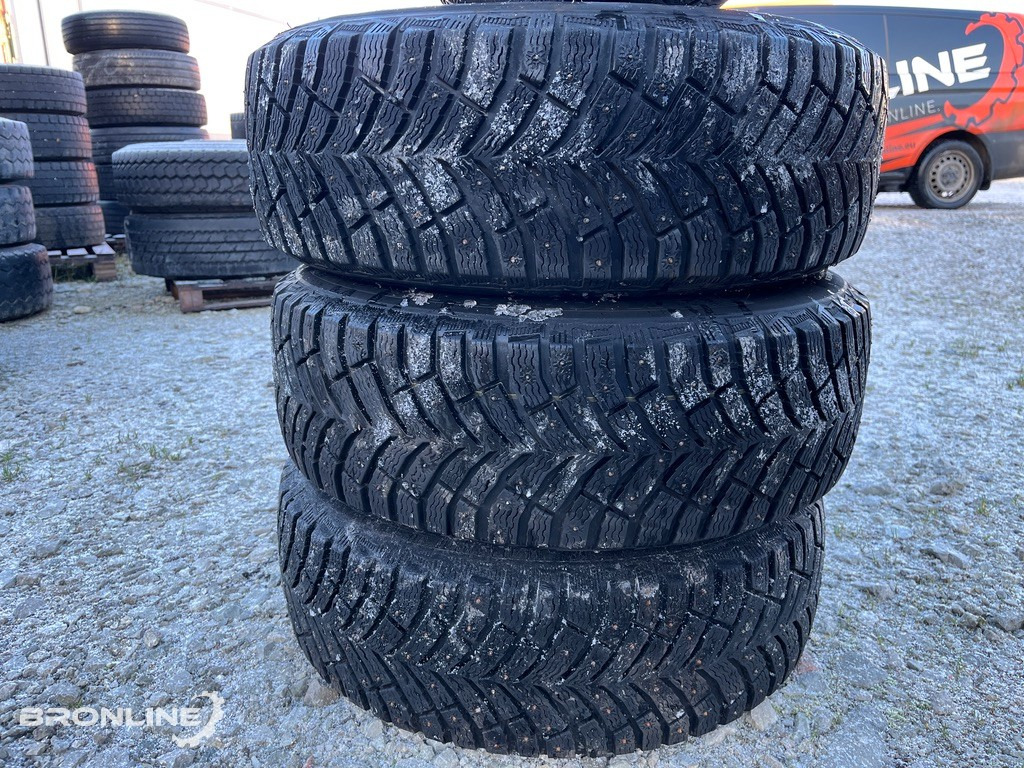 Veljekomplekt naastrehvidega 195/65/R15 - 휠 및 타이어 패키지 밴 용 : 사진 3 Veljekomplekt naastrehvidega 195/65/R15 - 휠 및 타이어 패키지 밴 용 : 사진 3