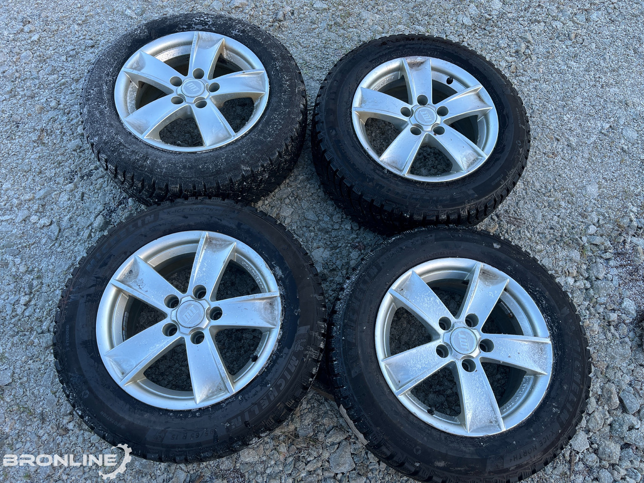 Veljekomplekt naastrehvidega 195/65/R15 - 휠 및 타이어 패키지 밴 용 : 사진 1 Veljekomplekt naastrehvidega 195/65/R15 - 휠 및 타이어 패키지 밴 용 : 사진 1