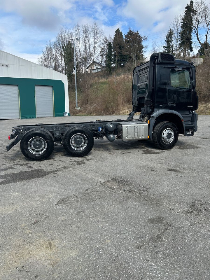 Mercedes-Benz Arocs 26.40 6x4 Kipperfahrgestell BB - 캡 새시 트럭 : 사진 4 Mercedes-Benz Arocs 26.40 6x4 Kipperfahrgestell BB - 캡 새시 트럭 : 사진 4