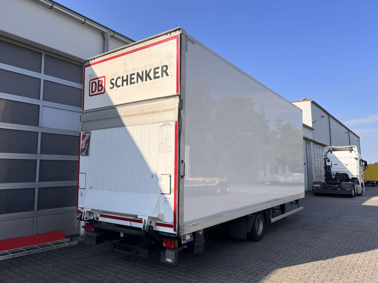 1 Achs Kofferanhänger, Ladebordwand - 밀폐형 박스 트레일러 : 사진 2 1 Achs Kofferanhänger, Ladebordwand - 밀폐형 박스 트레일러 : 사진 2