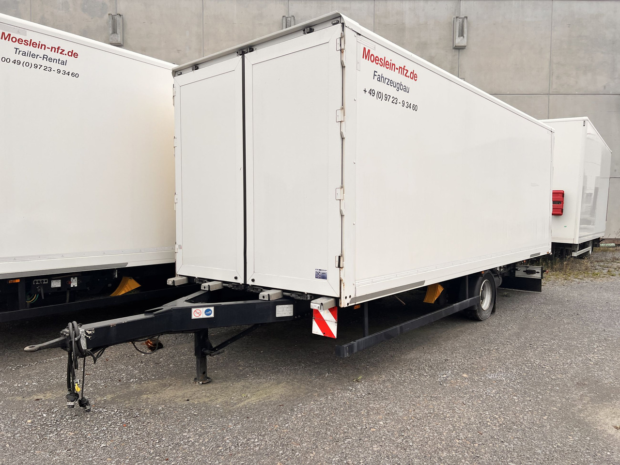 Möslein EK 1- D 7,3 1 Achs Kofferanhänger Durchladen7,08 m lang - 밀폐형 박스 트레일러 : 사진 2 Möslein EK 1- D 7,3 1 Achs Kofferanhänger Durchladen7,08 m lang - 밀폐형 박스 트레일러 : 사진 2