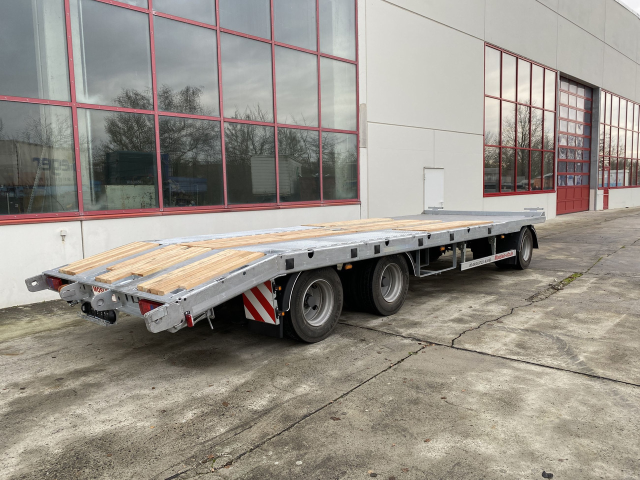 Möslein T 3-P9,2 OR 3 Achs Tieflader gerader Ladefläche 9 m, Neufahrzeug - 저하대 트레일러 : 사진 4 Möslein T 3-P9,2 OR 3 Achs Tieflader gerader Ladefläche 9 m, Neufahrzeug - 저하대 트레일러 : 사진 4