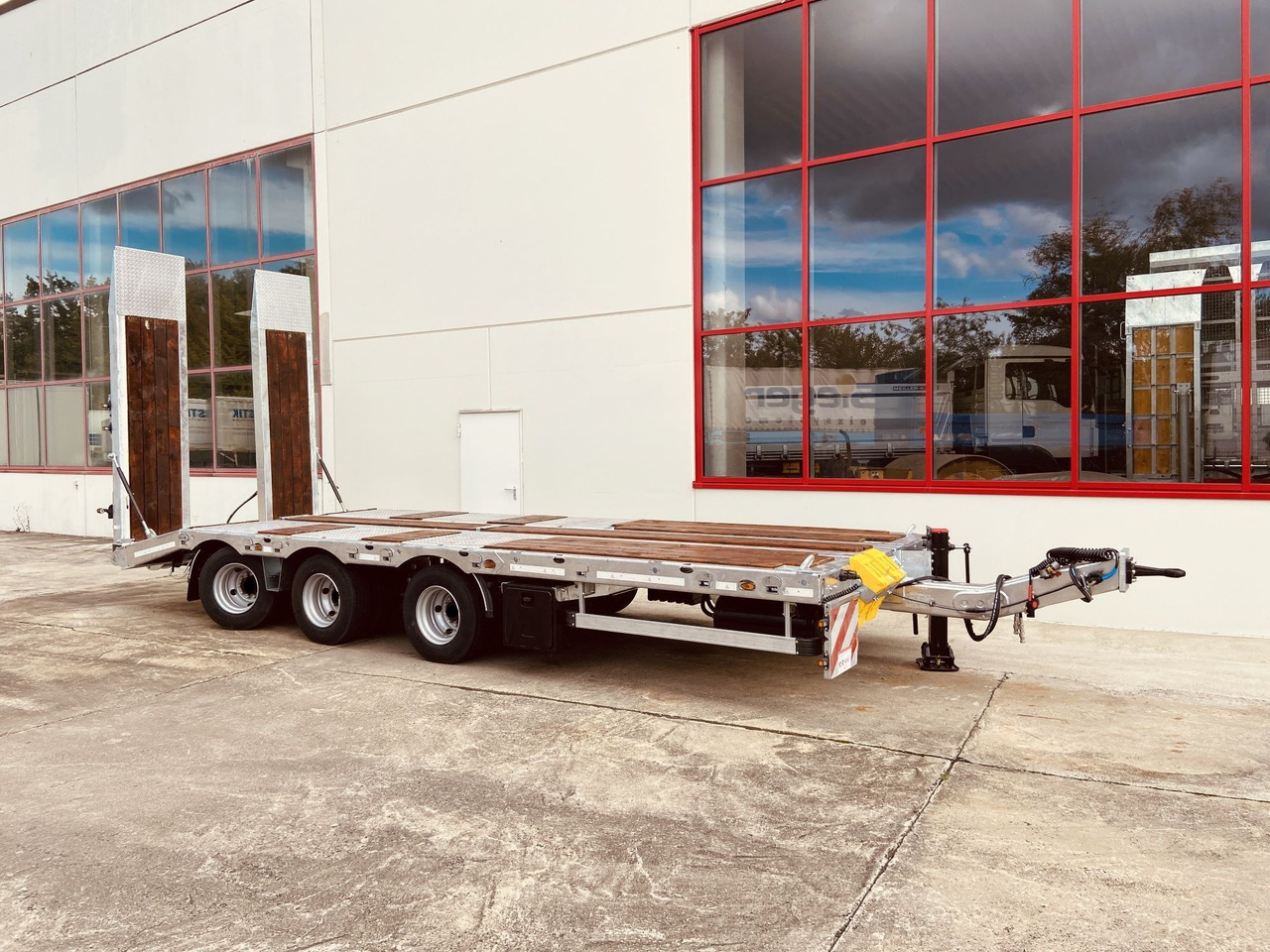 Möslein TT 31 F 31 t GG Tridem- Tieflader 3 Achs, gelenktNeufahrzeug - 저하대 트레일러 : 사진 2 Möslein TT 31 F 31 t GG Tridem- Tieflader 3 Achs, gelenktNeufahrzeug - 저하대 트레일러 : 사진 2