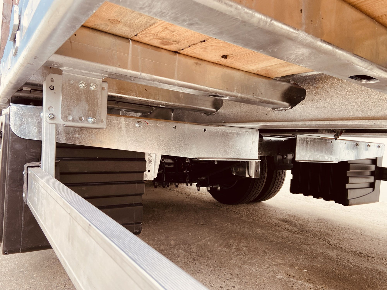 Möslein TT 34 Zugrohr Gerade 34 t GG Tridem- Tieflader 3 Achs, gelenktNeufahrzeug - 저하대 트레일러 : 사진 2 Möslein TT 34 Zugrohr Gerade 34 t GG Tridem- Tieflader 3 Achs, gelenktNeufahrzeug - 저하대 트레일러 : 사진 2