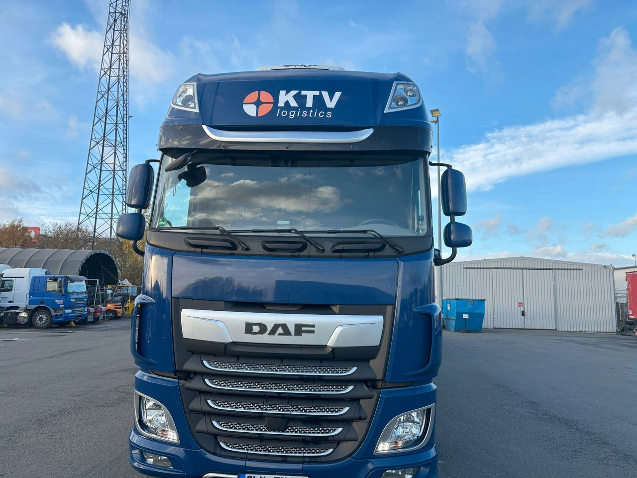 DAF SSC XF 480 Jumbo + Anh Wecon Staplerhalterung - 커튼사이더 트럭, 커튼사이더 트레일러 : 사진 3 DAF SSC XF 480 Jumbo + Anh Wecon Staplerhalterung - 커튼사이더 트럭, 커튼사이더 트레일러 : 사진 3