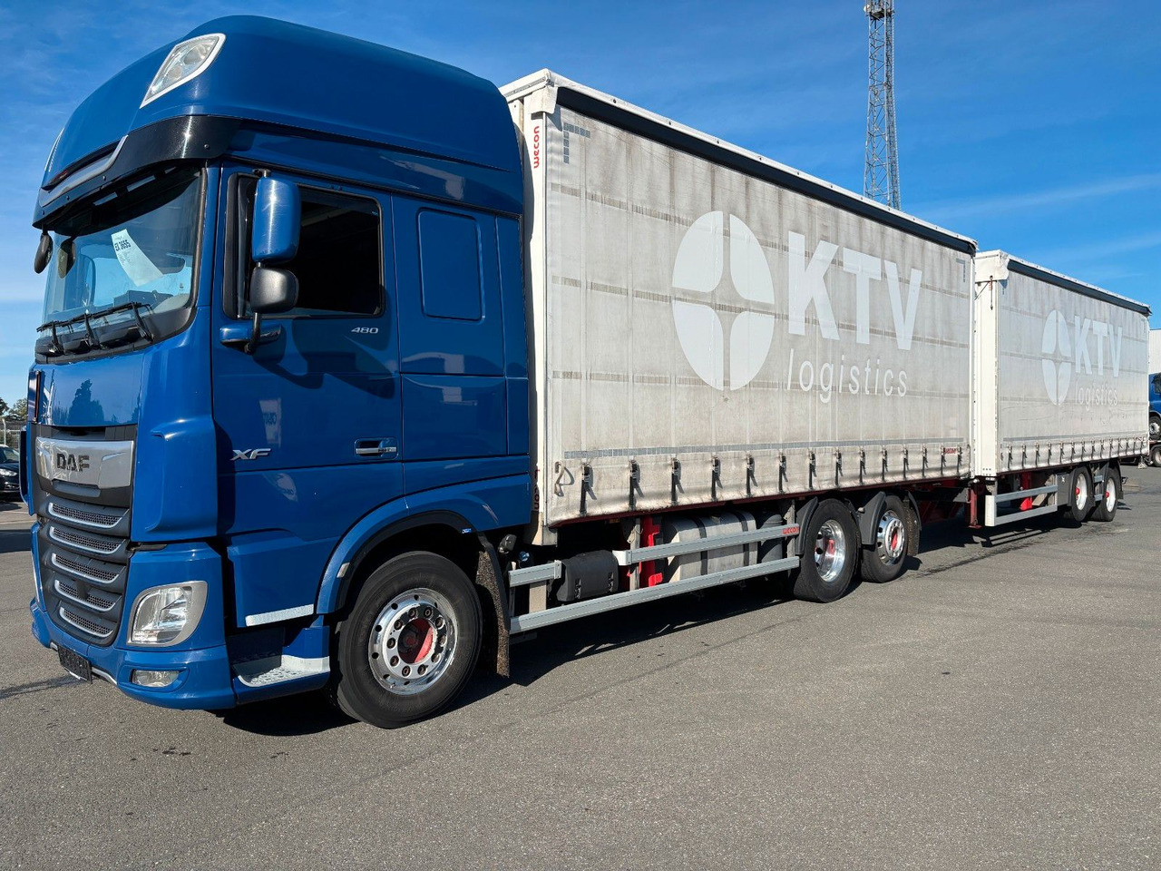 DAF SSC XF 480 Jumbozug + Anh Wecon Staplerhalterung - 커튼사이더 트럭 : 사진 1 DAF SSC XF 480 Jumbozug + Anh Wecon Staplerhalterung - 커튼사이더 트럭 : 사진 1