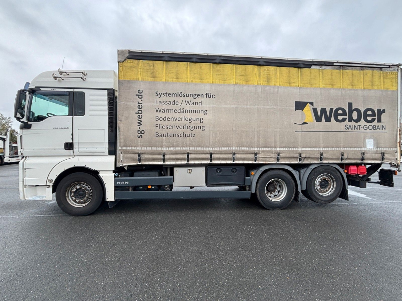 MAN TGX 26.480 mit Ladebordwand - 커튼사이더 트럭 : 사진 3 MAN TGX 26.480 mit Ladebordwand - 커튼사이더 트럭 : 사진 3