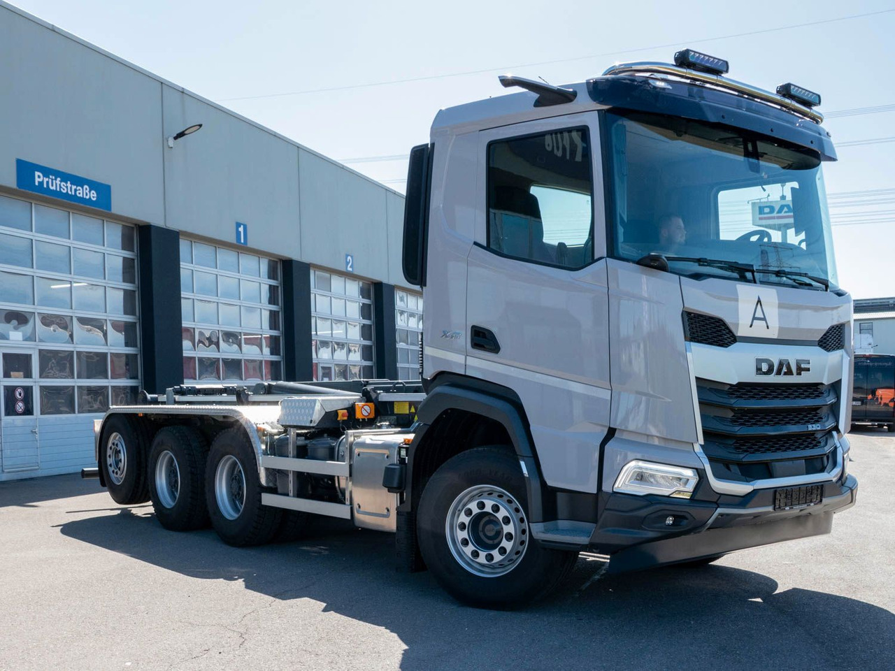 DAF XF 530 FAW mit VDL Abrollkipper DAF XF 530 FAW mit VDL Abrollkipper - 후크 리프트 트럭 : 사진 2 DAF XF 530 FAW mit VDL Abrollkipper DAF XF 530 FAW mit VDL Abrollkipper - 후크 리프트 트럭 : 사진 2