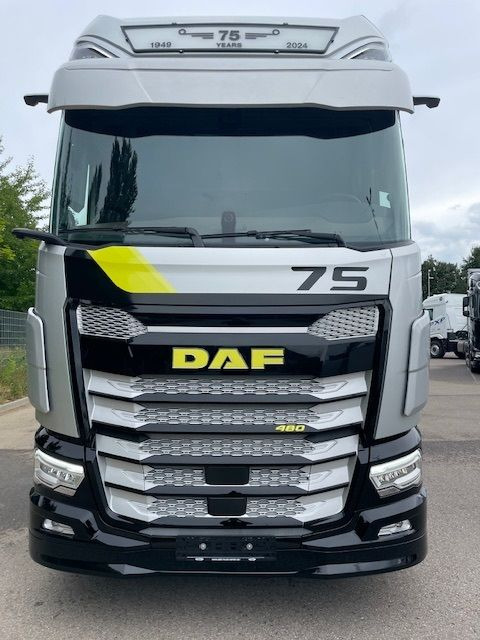 DAF XG+ 480 FT 75 Jahre DAF Edition "Limitiert" DAF XG+ 480 FT 75 Jahre DAF Edition - 트랙터 유닛 : 사진 4 DAF XG+ 480 FT 75 Jahre DAF Edition "Limitiert" DAF XG+ 480 FT 75 Jahre DAF Edition - 트랙터 유닛 : 사진 4