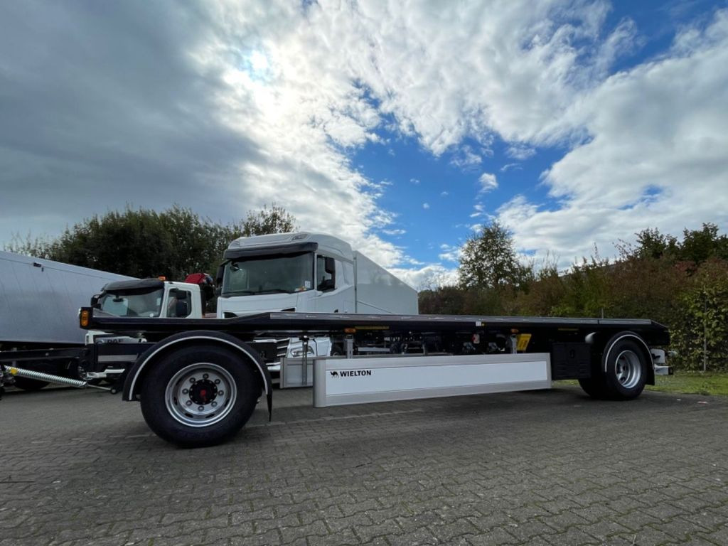 Wielton 2-Achs Außenroller-Abrollanhänger Wielton 2-Achs Außenroller-Abrollanhänger - 롤오프/ 스킵 트레일러 : 사진 2 Wielton 2-Achs Außenroller-Abrollanhänger Wielton 2-Achs Außenroller-Abrollanhänger - 롤오프/ 스킵 트레일러 : 사진 2