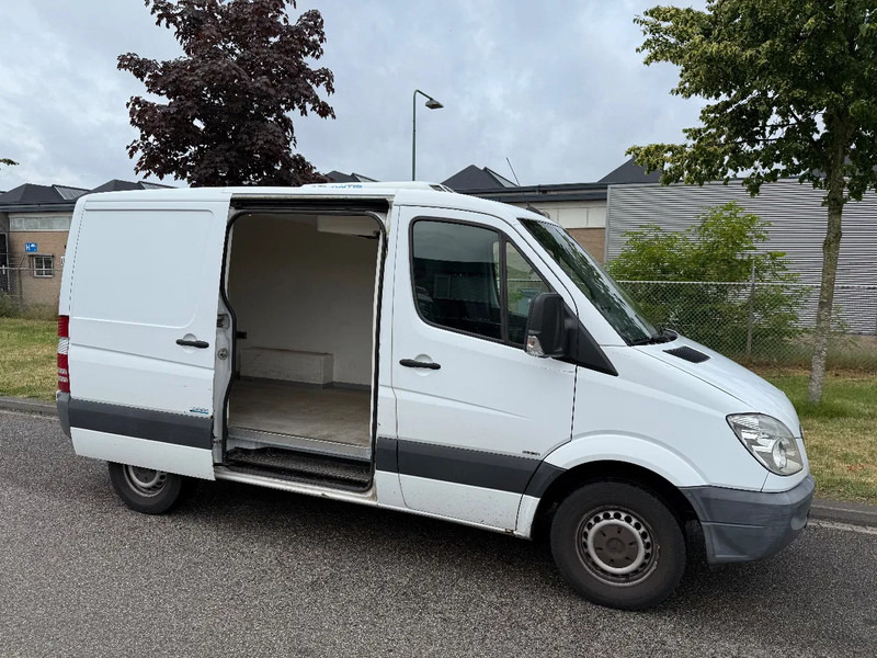 Mercedes-Benz Sprinter 313 2010 kuhlung diepfreez - 냉동 밴 : 사진 5 Mercedes-Benz Sprinter 313 2010 kuhlung diepfreez - 냉동 밴 : 사진 5