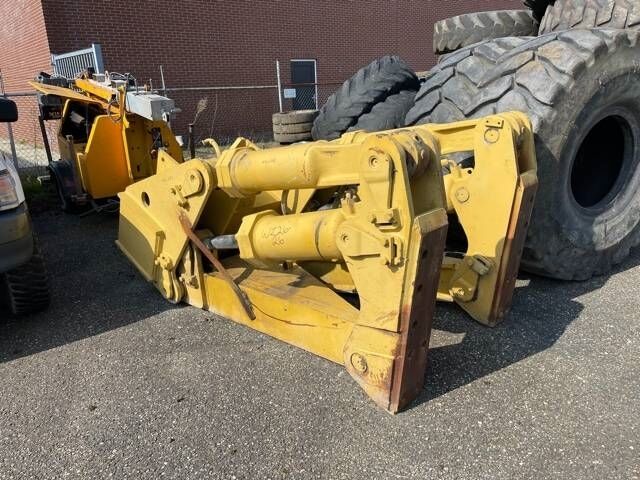 CAT D 8 R Ripper - 리퍼 건설기계 용 : 사진 1 CAT D 8 R Ripper - 리퍼 건설기계 용 : 사진 1