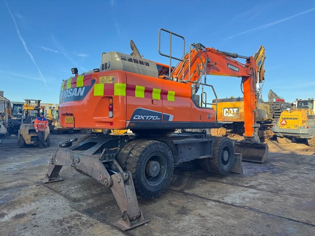 Doosan DX 170 W - 5 - 휠 굴삭기 : 사진 5 Doosan DX 170 W - 5 - 휠 굴삭기 : 사진 5