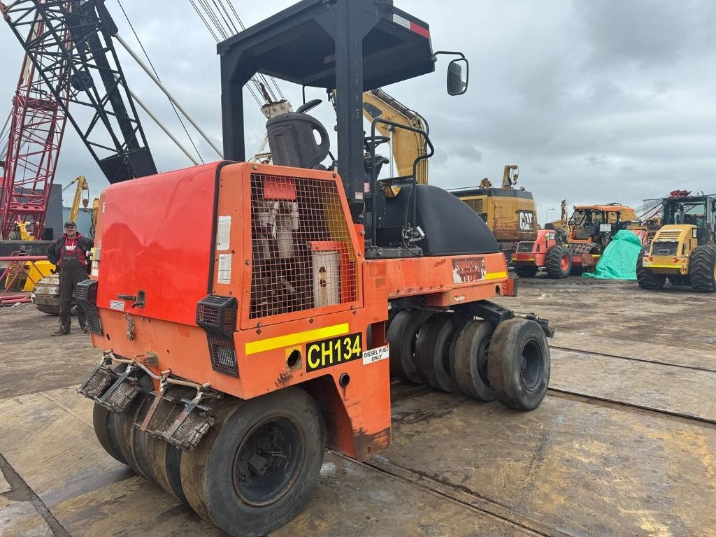 Dynapac CP 142 - 공압 롤러 : 사진 4 Dynapac CP 142 - 공압 롤러 : 사진 4