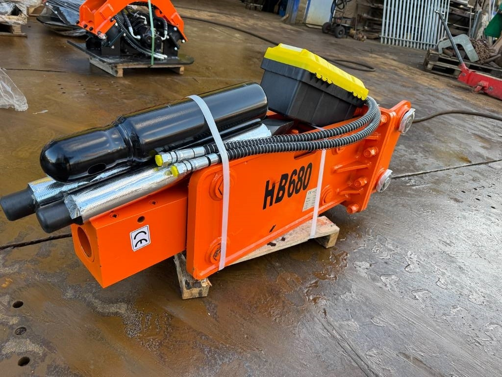 HB 680 hammer 4.5/6 ton - 유압 해머 건설기계 용 : 사진 1 HB 680 hammer 4.5/6 ton - 유압 해머 건설기계 용 : 사진 1