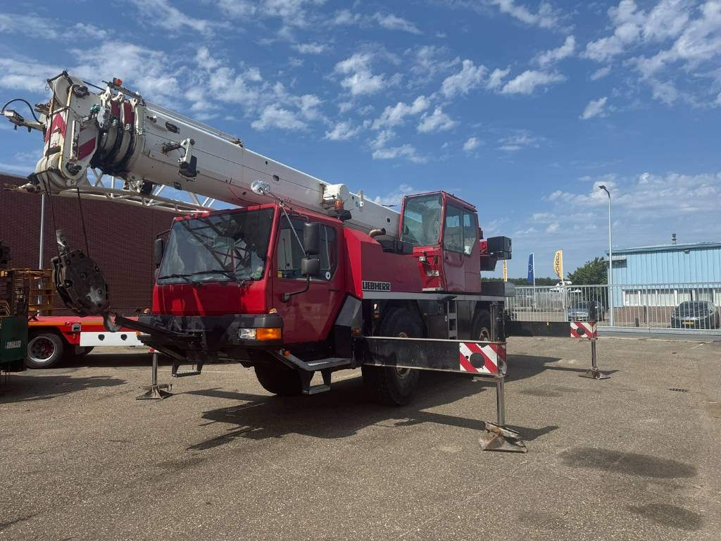 Liebherr LTM 1030-2.1 ( WITH JIB ) - 전천후 지형 크레인 : 사진 1 Liebherr LTM 1030-2.1 ( WITH JIB ) - 전천후 지형 크레인 : 사진 1