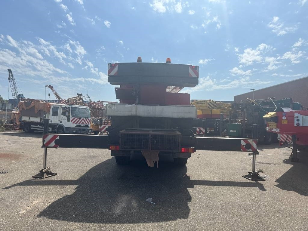 Liebherr LTM 1030-2.1 ( WITH JIB ) - 전천후 지형 크레인 : 사진 4 Liebherr LTM 1030-2.1 ( WITH JIB ) - 전천후 지형 크레인 : 사진 4