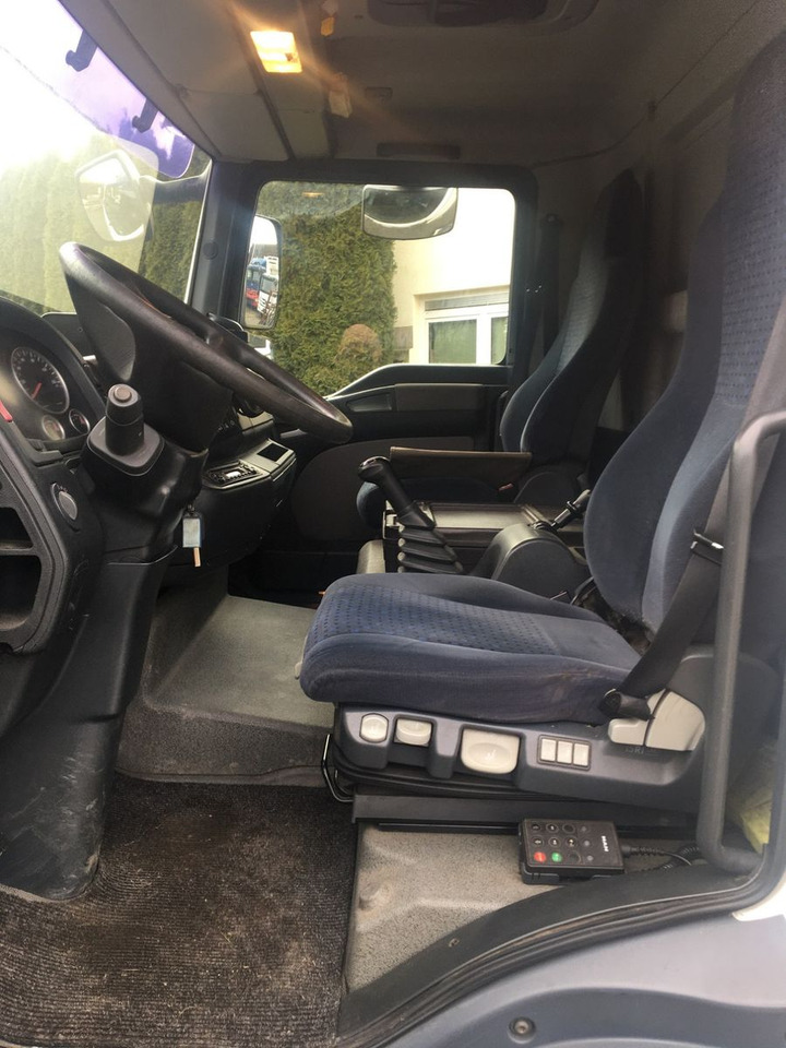 MAN 12.210 Erst 302000 km - 커튼사이더 트럭 : 사진 4 MAN 12.210 Erst 302000 km - 커튼사이더 트럭 : 사진 4