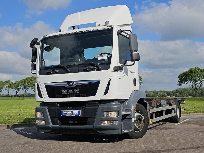MAN 12.250 TGM LL AIRCO TAILLIFT - 컨테이너 운반 장치/ 스와프 보디 트럭 : 사진 1 MAN 12.250 TGM LL AIRCO TAILLIFT - 컨테이너 운반 장치/ 스와프 보디 트럭 : 사진 1