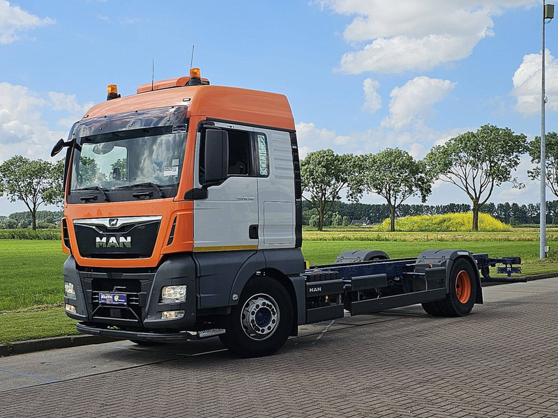 MAN 18.360 TGX XLX WB 550 PTO - 캡 새시 트럭 : 사진 2 MAN 18.360 TGX XLX WB 550 PTO - 캡 새시 트럭 : 사진 2