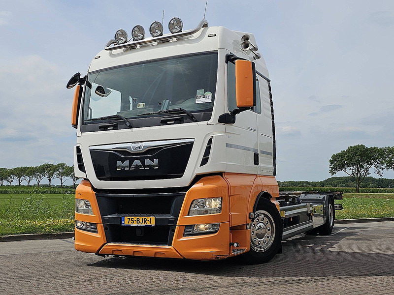MAN 18.400 TGX XLX 4X2 2T LIFT INT. - 컨테이너 운반 장치/ 스와프 보디 트럭 : 사진 1 MAN 18.400 TGX XLX 4X2 2T LIFT INT. - 컨테이너 운반 장치/ 스와프 보디 트럭 : 사진 1