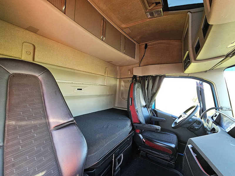 Interior photo 2: 트랙터 유닛 Volvo FH 460 PTO SKIRTS VEB+
