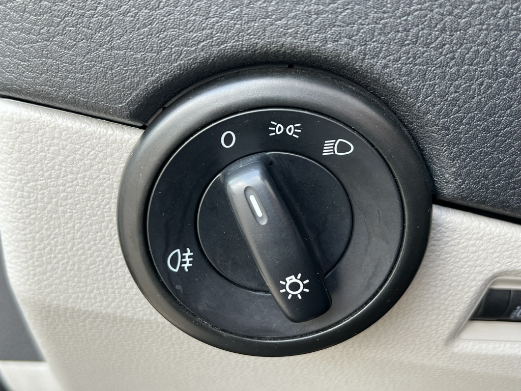VW T6 2.0 TDI NAVI EURO6 Automatik - 소형 밴 : 사진 5 VW T6 2.0 TDI NAVI EURO6 Automatik - 소형 밴 : 사진 5